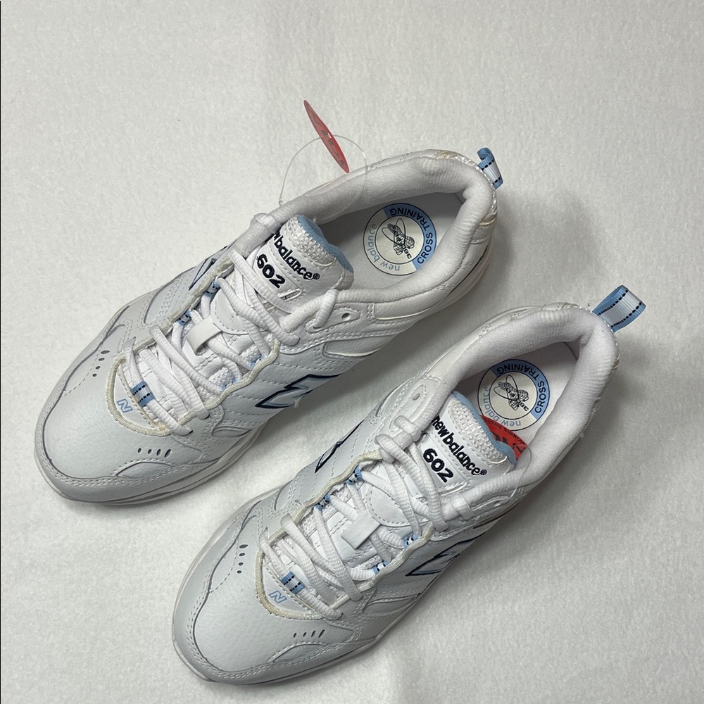 NWT New Balance Women's White and Blue Athletic Shoes - Size 9.5 Wide WX602WT